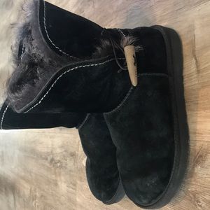 Black Ugg boots